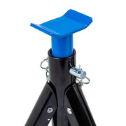 Närbild på domkraftens blå topp med säkringsstift