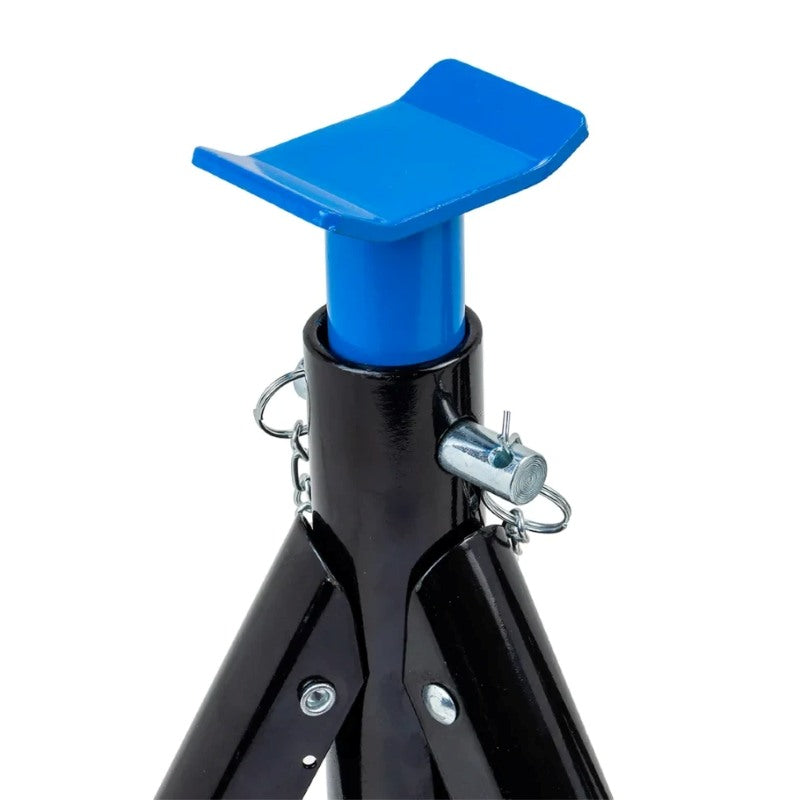 Närbild på domkraftens blå topp med säkringsstift