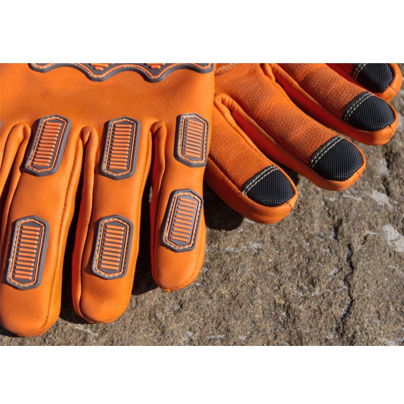 Fingertoppar förstärkta med extra greppzoner – IRONGRIP-handskar designade för kontroll och säkerhet.