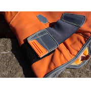 Närbild på förslutningssystemet på Blastsafe™ IRONGRIP-handske med kardborre och förstärkt söm – ergonomisk och dammtät design.