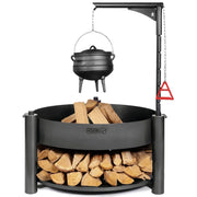 Gryta hänger över vedeldad eldfat MONTANA X med hjälp av upphängare från Cook King.