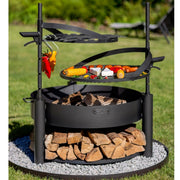 Dubbelgrillning med två grillgaller på MONTANA X – grillspett och grönsaker tillagas samtidigt.