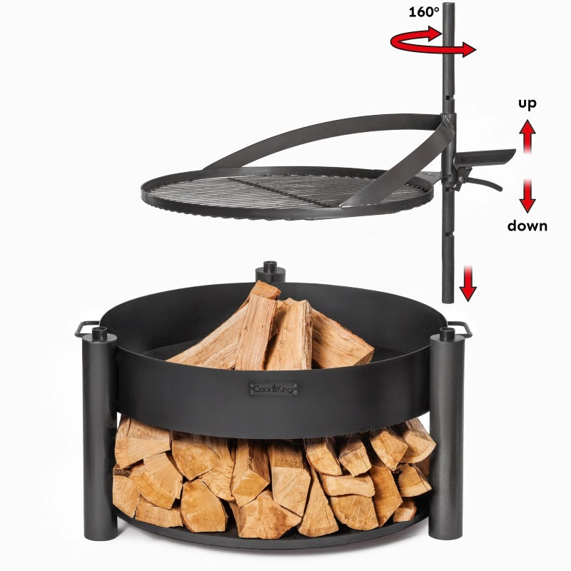 Illustration av hur grillgallret monteras på eldfatet MONTANA X från Cook King, med justerbar höjd och rotationsmöjlighet