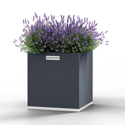 Fyrkantig stålkruka från Coyotto utan fötter eller hjul