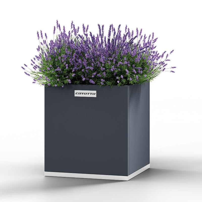 Fyrkantig stålkruka från Coyotto utan fötter eller hjul