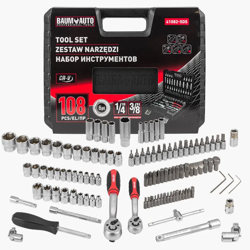 Hylsnyckelsats 1/4 och 3/8 tum med 108 delar, hylsor, bits, spärrskaft och tillbehör framför förpackningen.