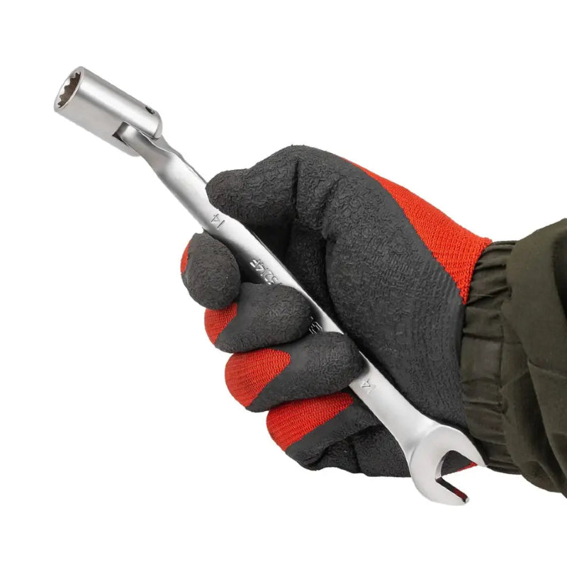 JCB flexnyckel hållen i hand med arbetshandske