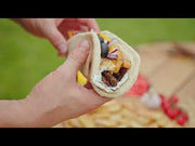 Steg-för-steg-video som visar hur du tillagar Pita Gyros på MONTANA X eldfat från Cook King.