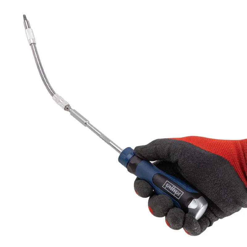 Scheppach spärrskruvmejsel med flexibel förlängare i användning