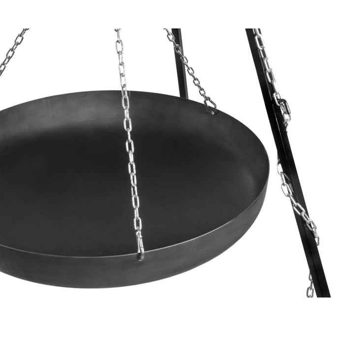 Närbild på hängande wokskål i svart stål på stativ från Cook King.